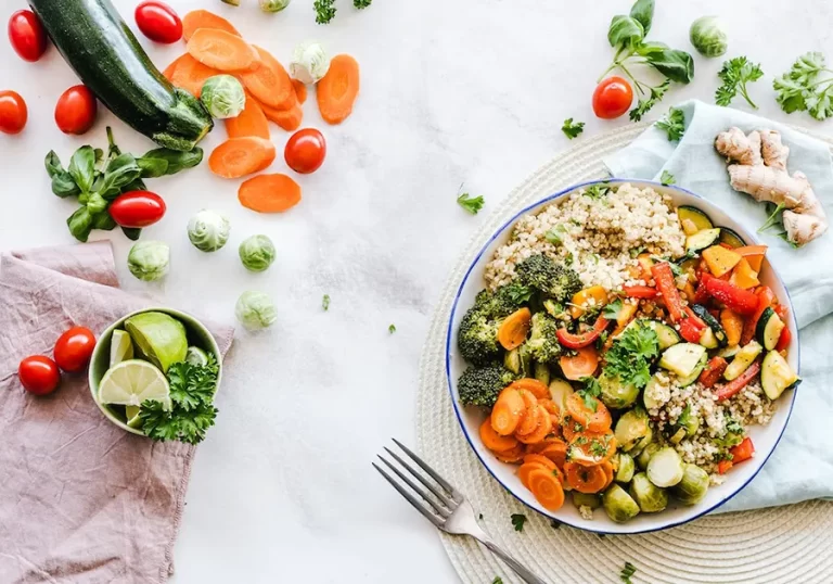 Ayurveda सलाह देता है तंदुरस्त रहने के लिए Dinner में ये स्वस्थ भोजन का सेवन करें