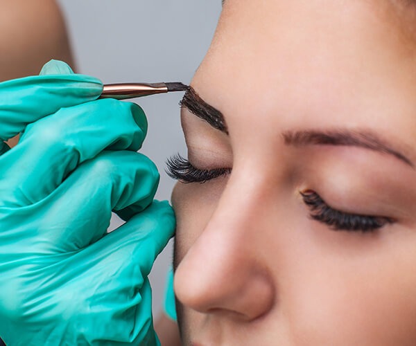 A Friendly Guide to Lash Beauty: Real Talk on Extensions and Lifts