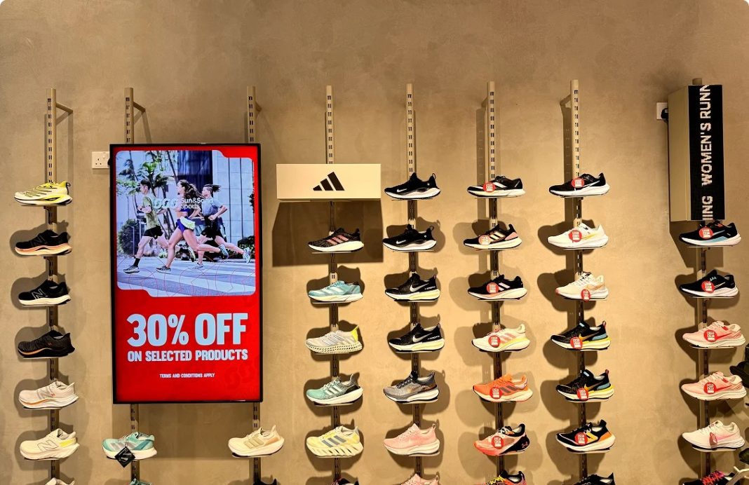 Bright screens, smooth play: a smart guide to signage software