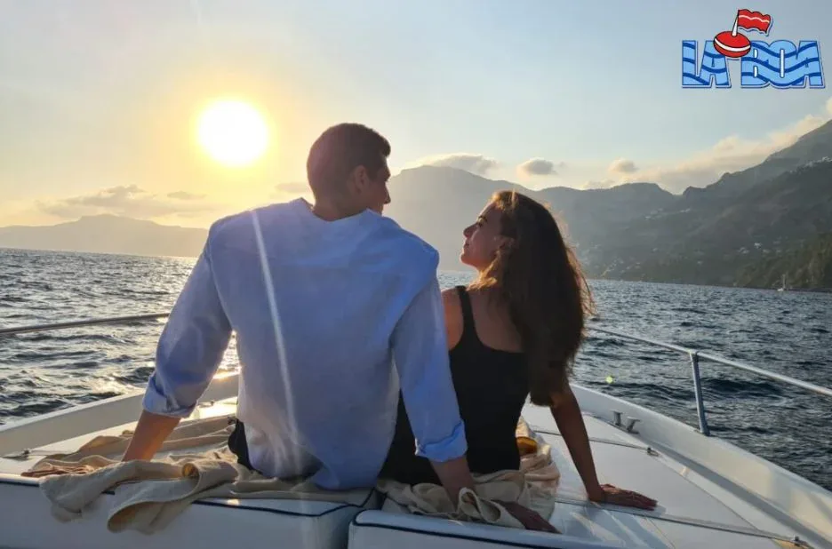 Scopri la Barca Costiera Amalfitana: Escursioni Private e Spiagge Nascoste da Prenotare Online